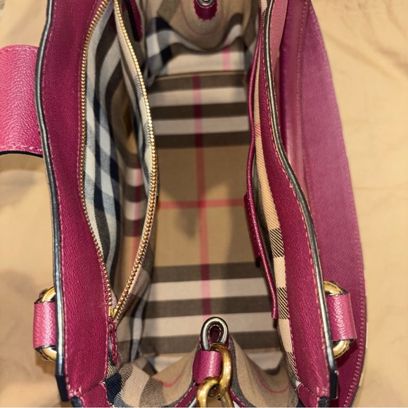 Burberry Soft Grain Medium Buckle Tote-Excellent! 👛 - Picture 8 of 15